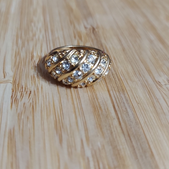 Avon Vintage Gold Plated/Cubic Zirconia Cocktail Ring Size '8-8&1/2' - Picture 4 of 8